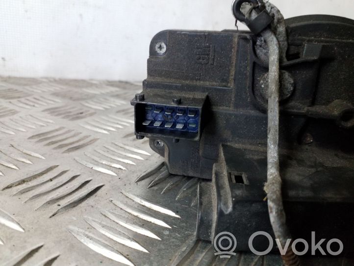 Opel Vivaro Loading door lock 8200282323