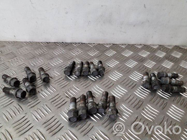 Opel Vivaro Nuts/bolts 