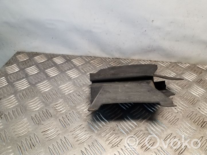 Audi 80 90 S2 B4 Prowadnica powietrza intercoolera 8A0805647