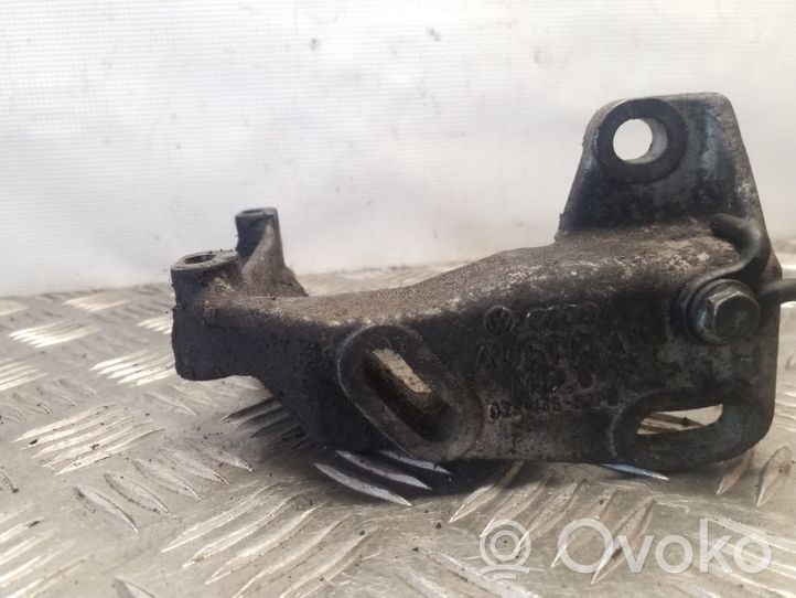 Audi 80 90 S2 B4 Supporto di montaggio della pompa del servosterzo 028145531E