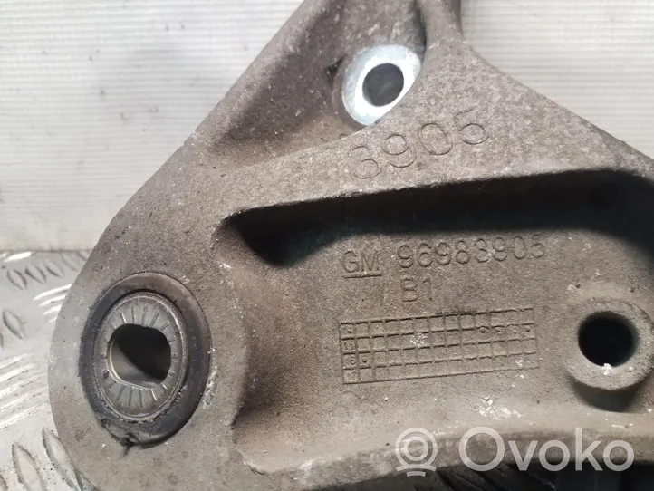 Opel Mokka Supporto di montaggio scatola del cambio 96983905