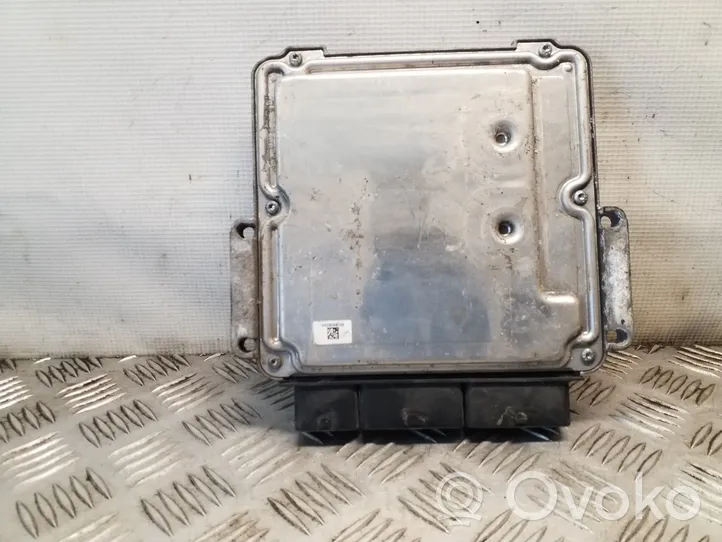 Opel Movano B Calculateur moteur ECU 0281019110