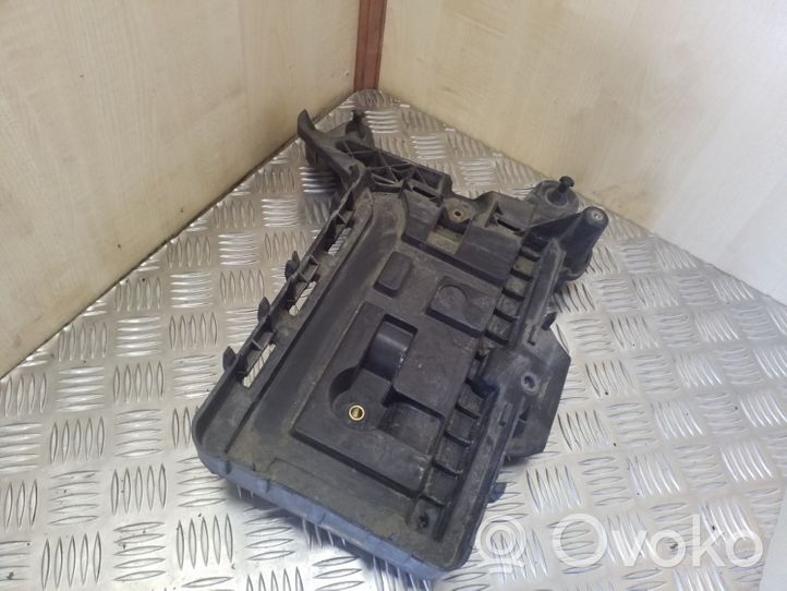 Volkswagen Caddy Boîte de batterie 1K091533B