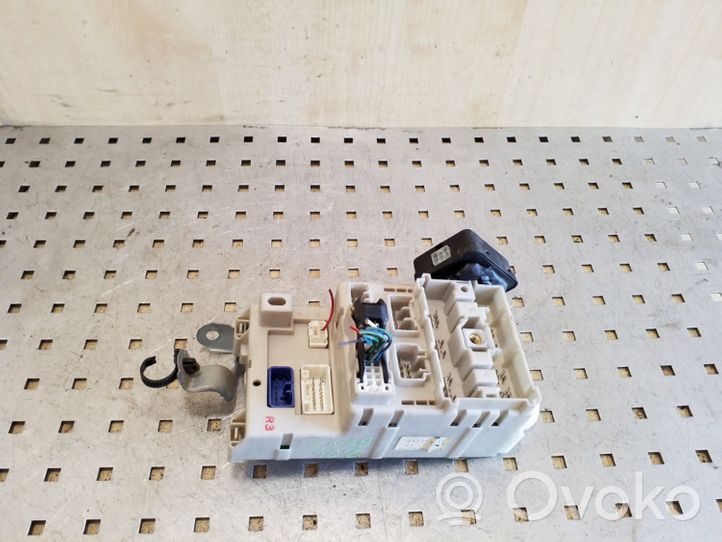 Toyota RAV 4 (XA20) Module de fusibles 8273342060