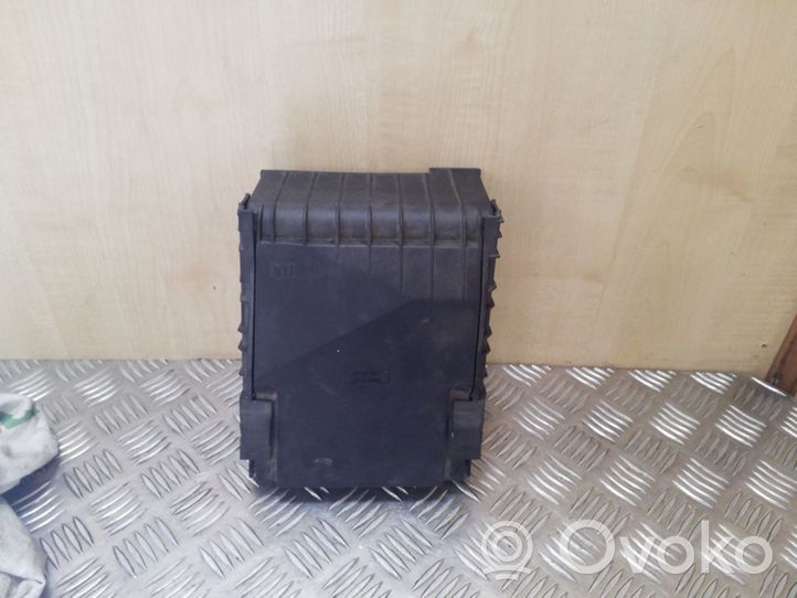 Volkswagen Eos Tapa de caja de fusibles 1K0937132F