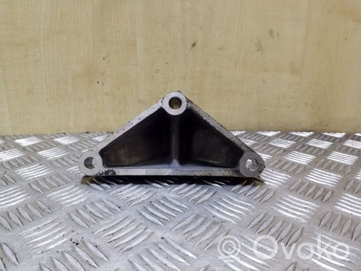 Subaru Outback Support de boîte de vitesses 