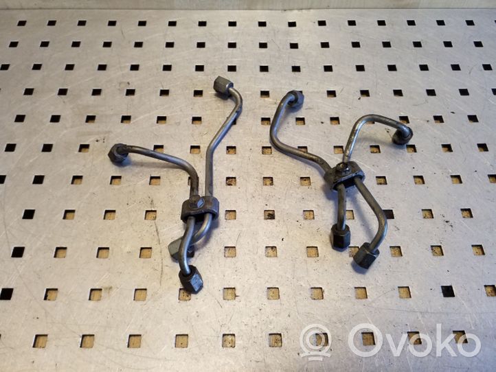 Toyota Avensis T270 Fuel injector supply line/pipe 