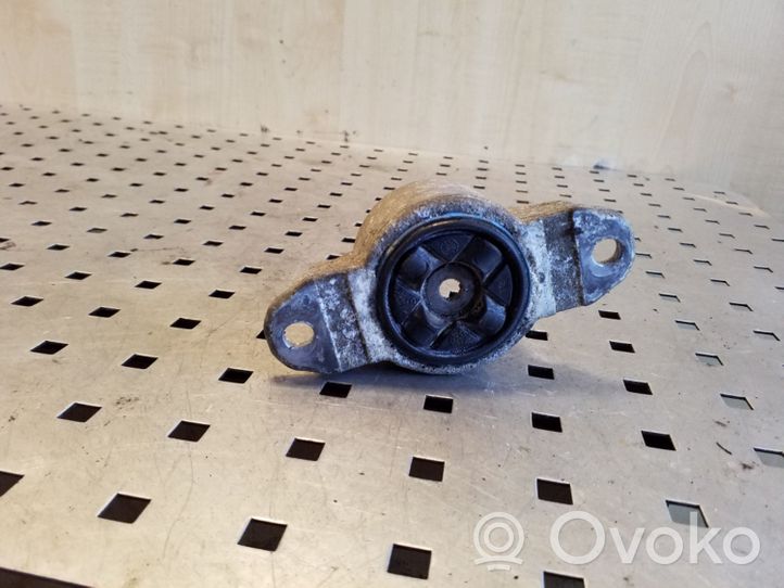 Ford Focus Mocowanie amortyzatora przedniego osi tylnej AV6118A116A