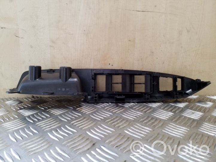 Opel Antara Front door window switch trim 