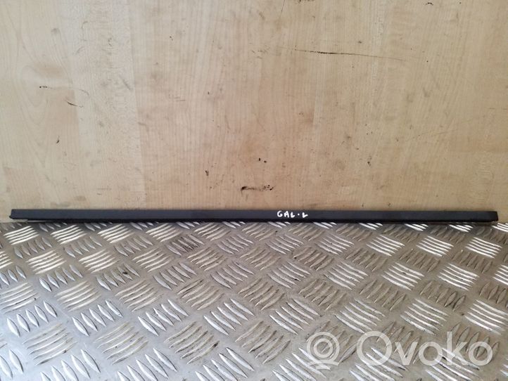 Volkswagen Golf IV Garniture vitre latérale arrière 1J0035505A