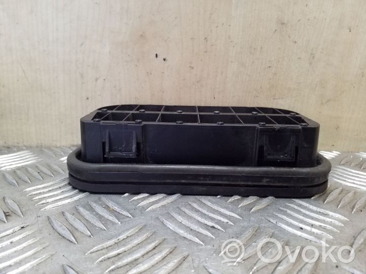 Volkswagen Sharan Quarter panel pressure vent 4A0819181