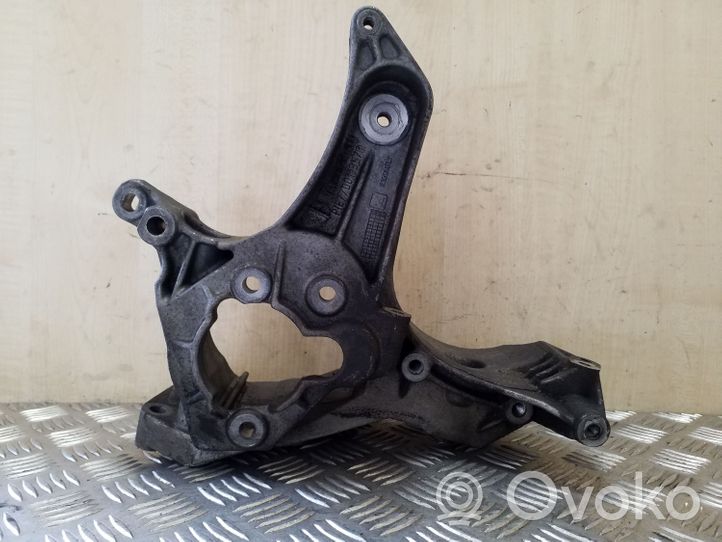 Volvo S40, V40 Support de pompe de direction assistée 7700113574