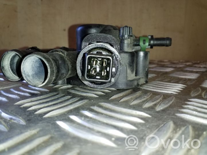 Renault Scenic I Boîtier de thermostat / thermostat 8200074346D