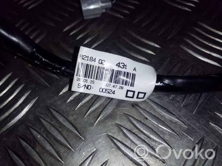 Toyota Auris E180 Faisceau de câbles hayon de coffre 8218402431