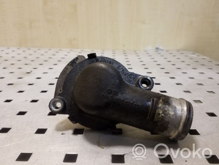 Volkswagen Touareg I Boîtier de thermostat / thermostat 070121114