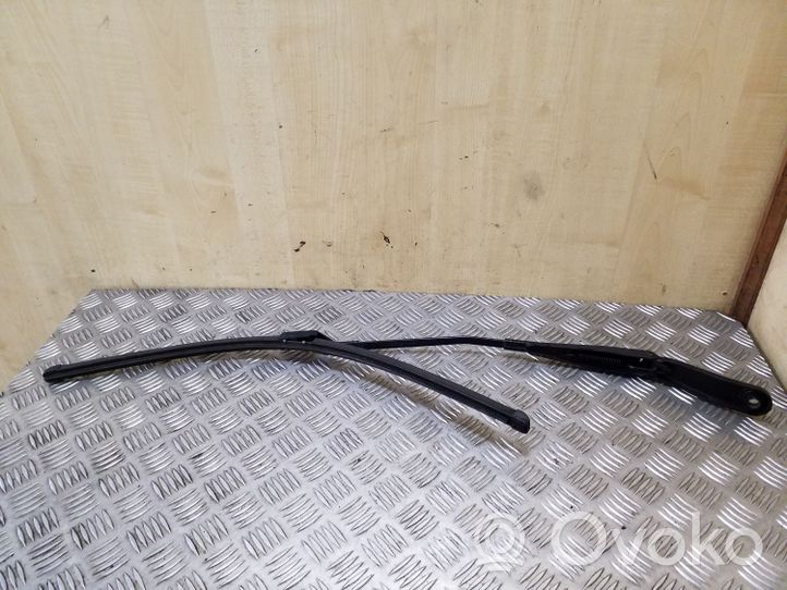 Volvo XC60 Front wiper blade arm 