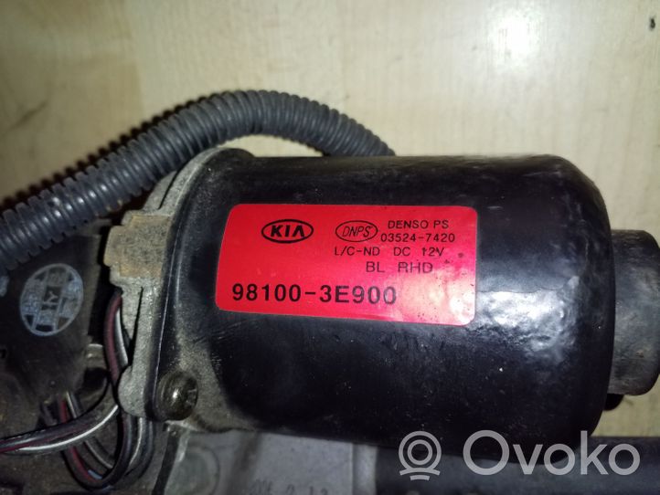 KIA Sorento Mechanizm i silniczek wycieraczek szyby przedniej / czołowej 981003E900