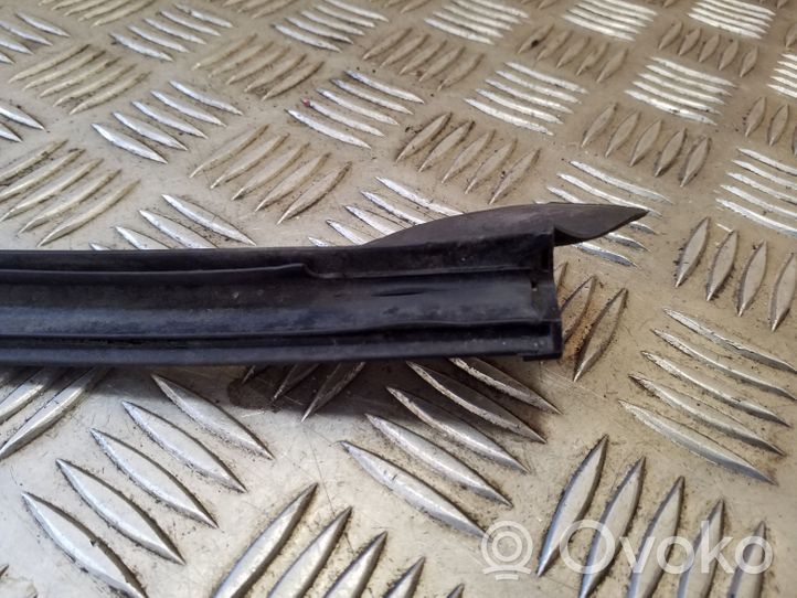 Opel Frontera A Windshield trim 