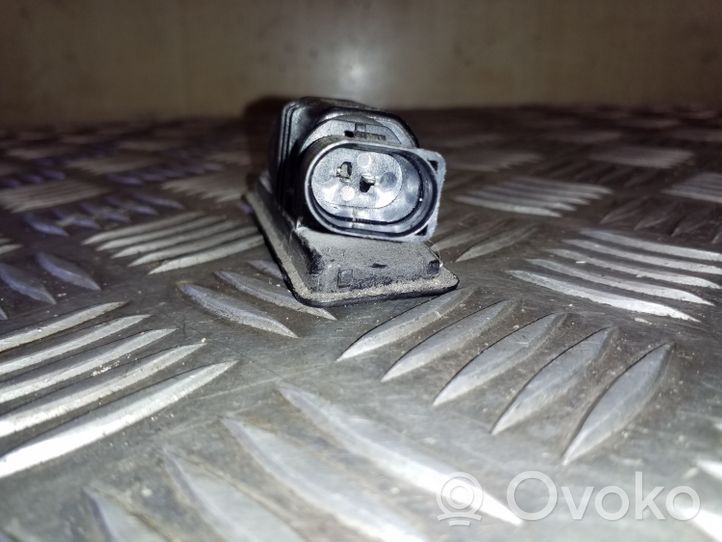 Volkswagen Scirocco Lampa oświetlenia tylnej tablicy rejestracyjnej 1K8943021