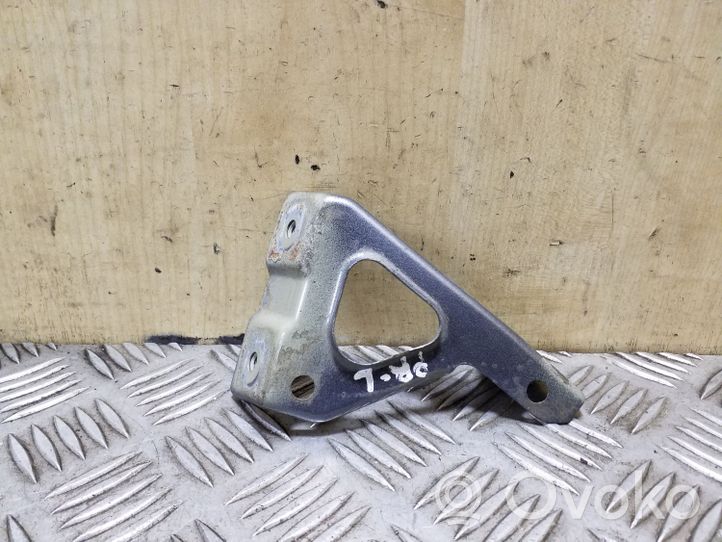 Volkswagen Tiguan Fender mounting bracket 5N0821135