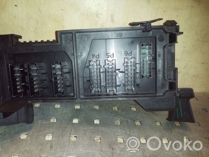 Mercedes-Benz ML W164 Module de fusibles A1645402372