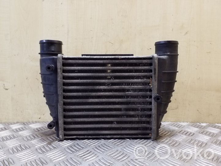 Seat Exeo (3R) Chłodnica powietrza doładowującego / Intercooler 8E0145806Q