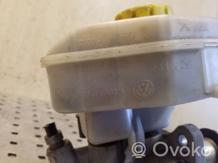 Volkswagen Touareg II Master brake cylinder 32667767