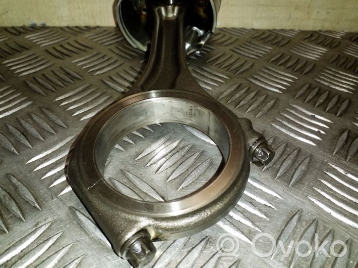 Volkswagen Touareg II Piston avec bielle 83L82