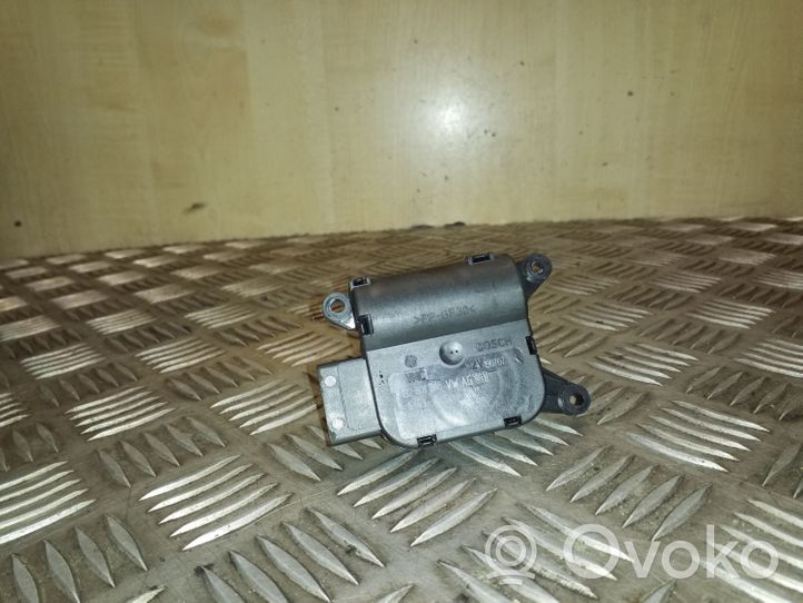 Volkswagen Eos Air flap motor/actuator 0132801345