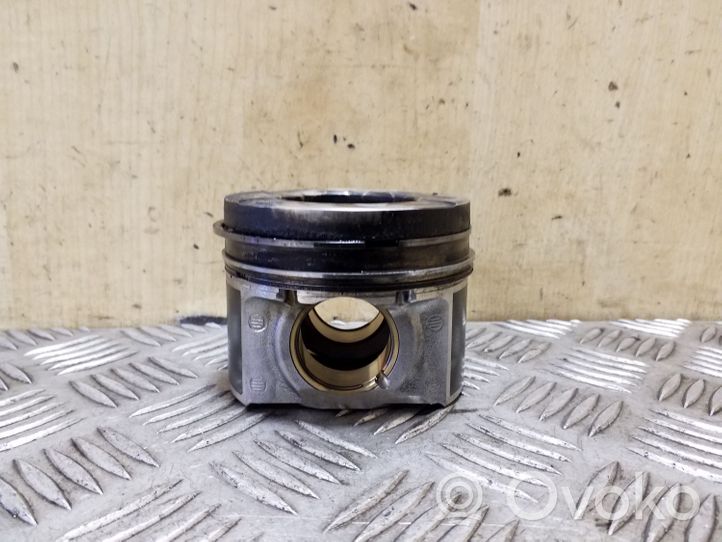 Subaru Outback Piston EB