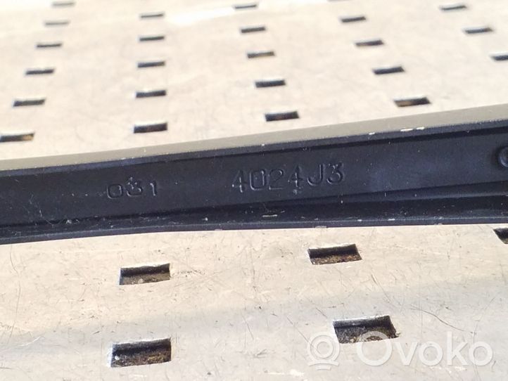 Opel Frontera B Front wiper blade arm 4024J3