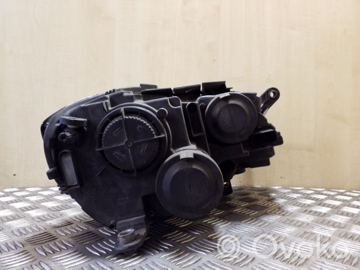 Volkswagen PASSAT B7 Lampa przednia 3AC941005