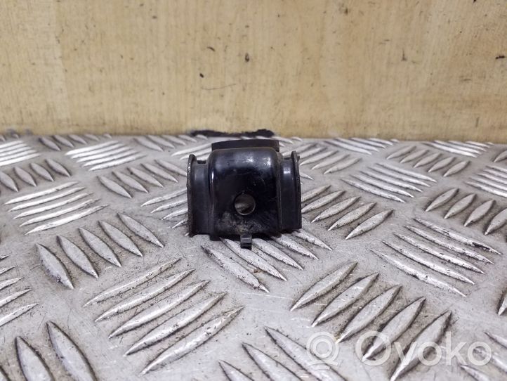 Honda CR-V Radiator mount bracket 