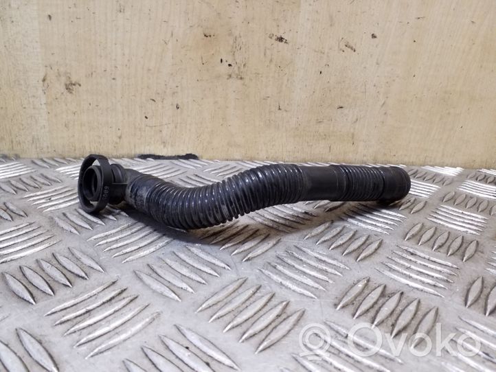 Volkswagen Tiguan Breather hose/pipe 5N0129637D