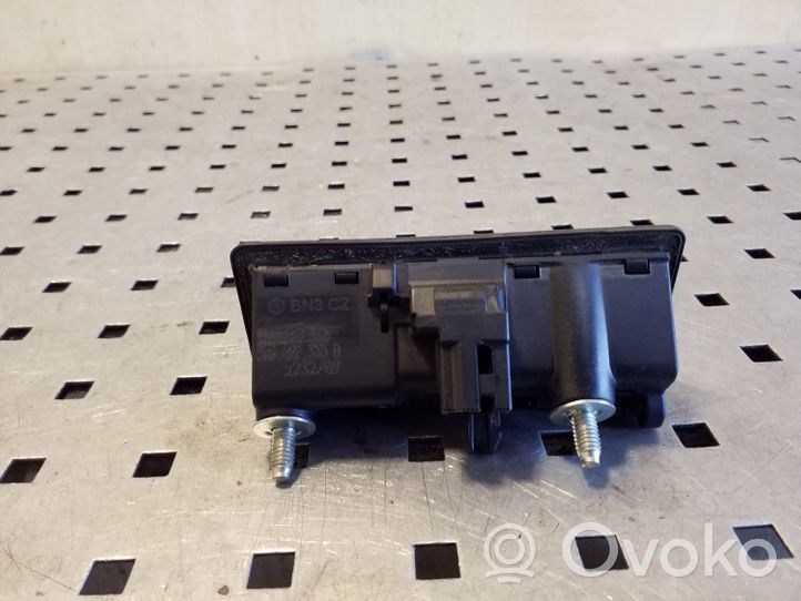 Volkswagen Tiguan Tailgate opening switch 5N0827566