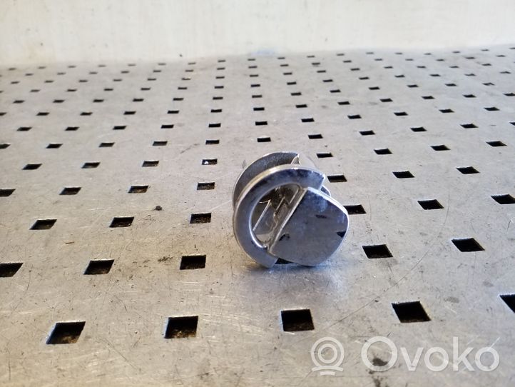 Volkswagen Tiguan Fissaggio gancio/anello 3C9867160