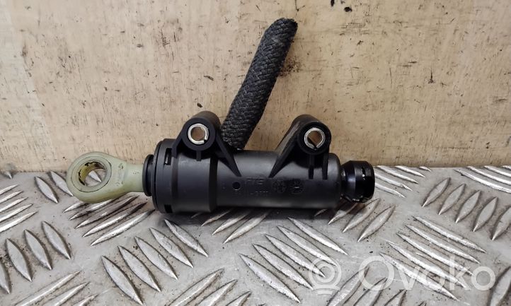 BMW X3 E83 Główny cylinder sprzęgła 21526758822