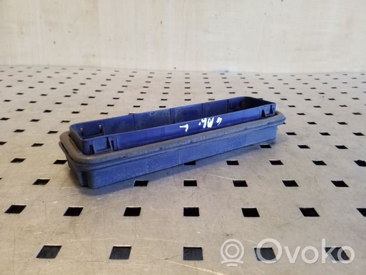 Volkswagen Polo IV 9N3 Quarter panel pressure vent 