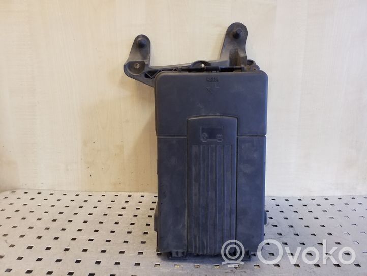 Volkswagen PASSAT CC Battery box tray 1K0915333