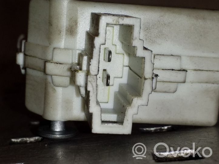 Volkswagen PASSAT CC Fuel tank cap lock motor 