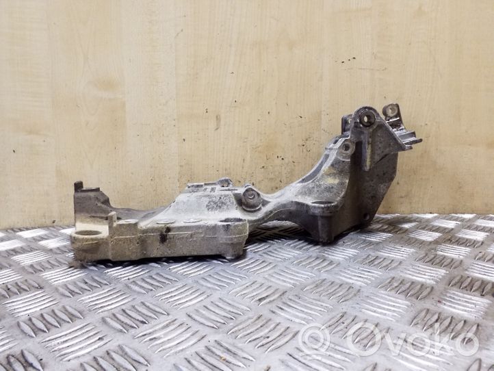 Mitsubishi Outlander Generator/alternator bracket 03G903143E