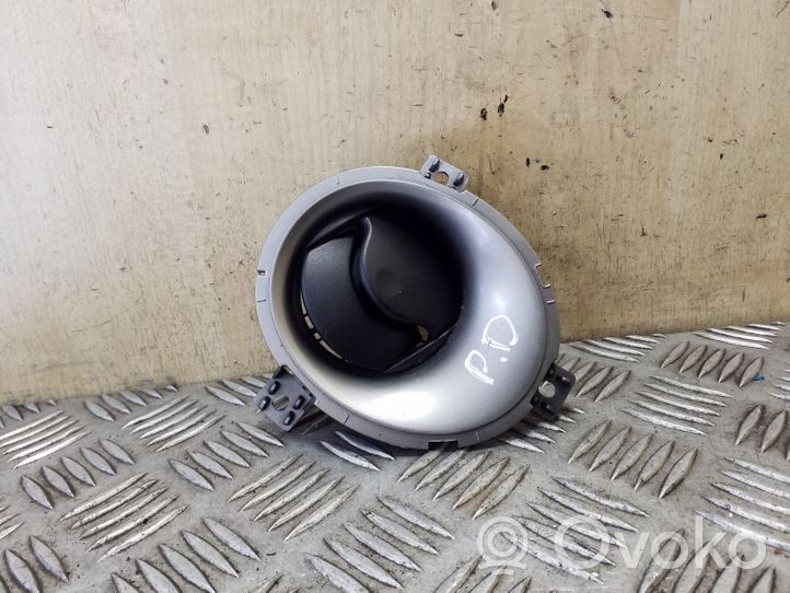 Nissan Juke I F15 Kojelaudan sivutuuletussuuttimen kehys 687601KE0A