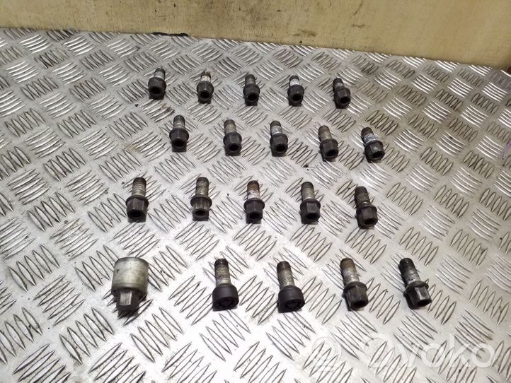 Audi A5 8T 8F Nuts/bolts 