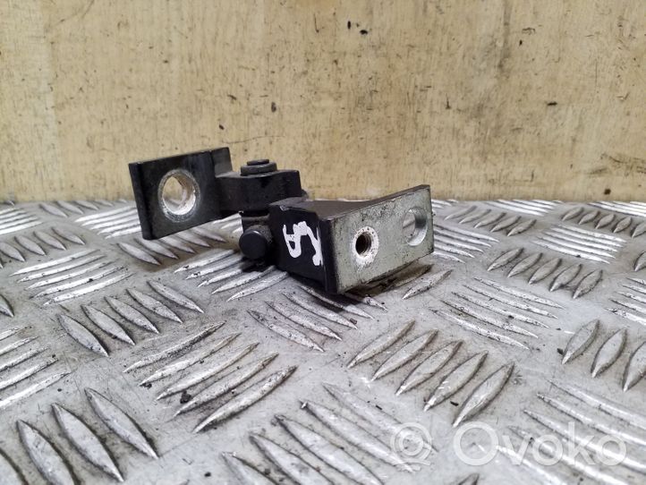 Audi A5 8T 8F Cerniera inferiore della portiera anteriore 8K0831401A