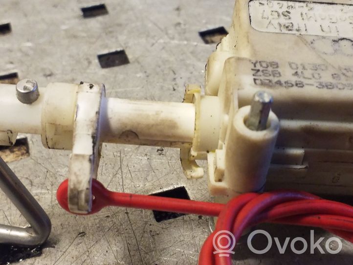 Audi Q7 4L Motorino del tappo del serbatoio del carburante 4L0810773