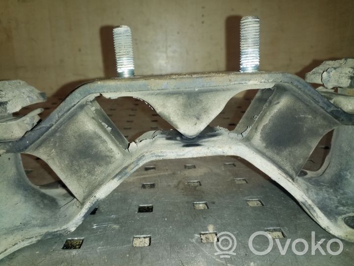 Subaru Outback Soporte de la caja de cambios 41022AJ090