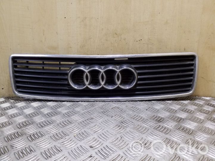 Audi 100 S4 C4 Grotelės viršutinės 4A0853651