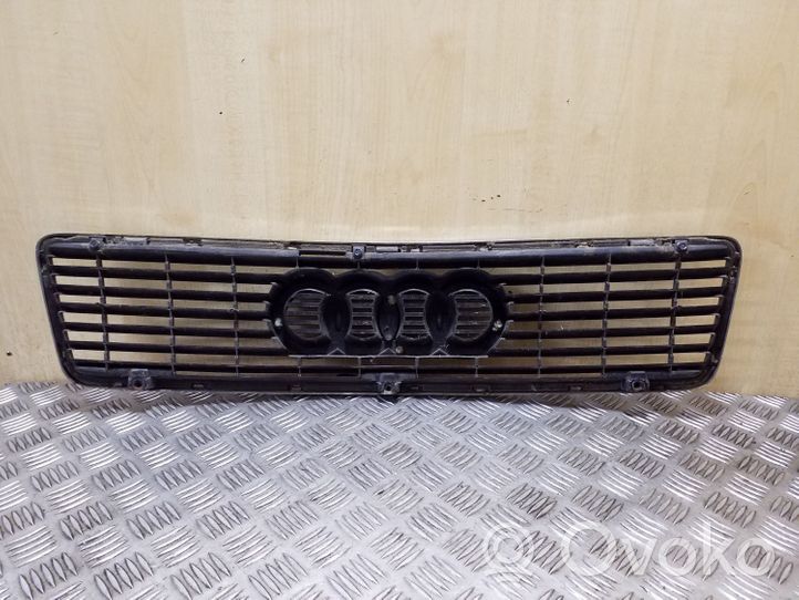 Audi 100 S4 C4 Grotelės viršutinės 4A0853651