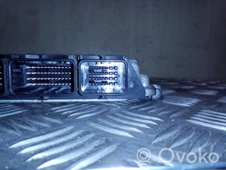 Renault Trafic II (X83) Sterownik / Moduł ECU 0281017065