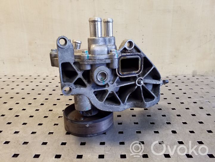 Chevrolet Captiva Pompe de circulation d'eau 96868232